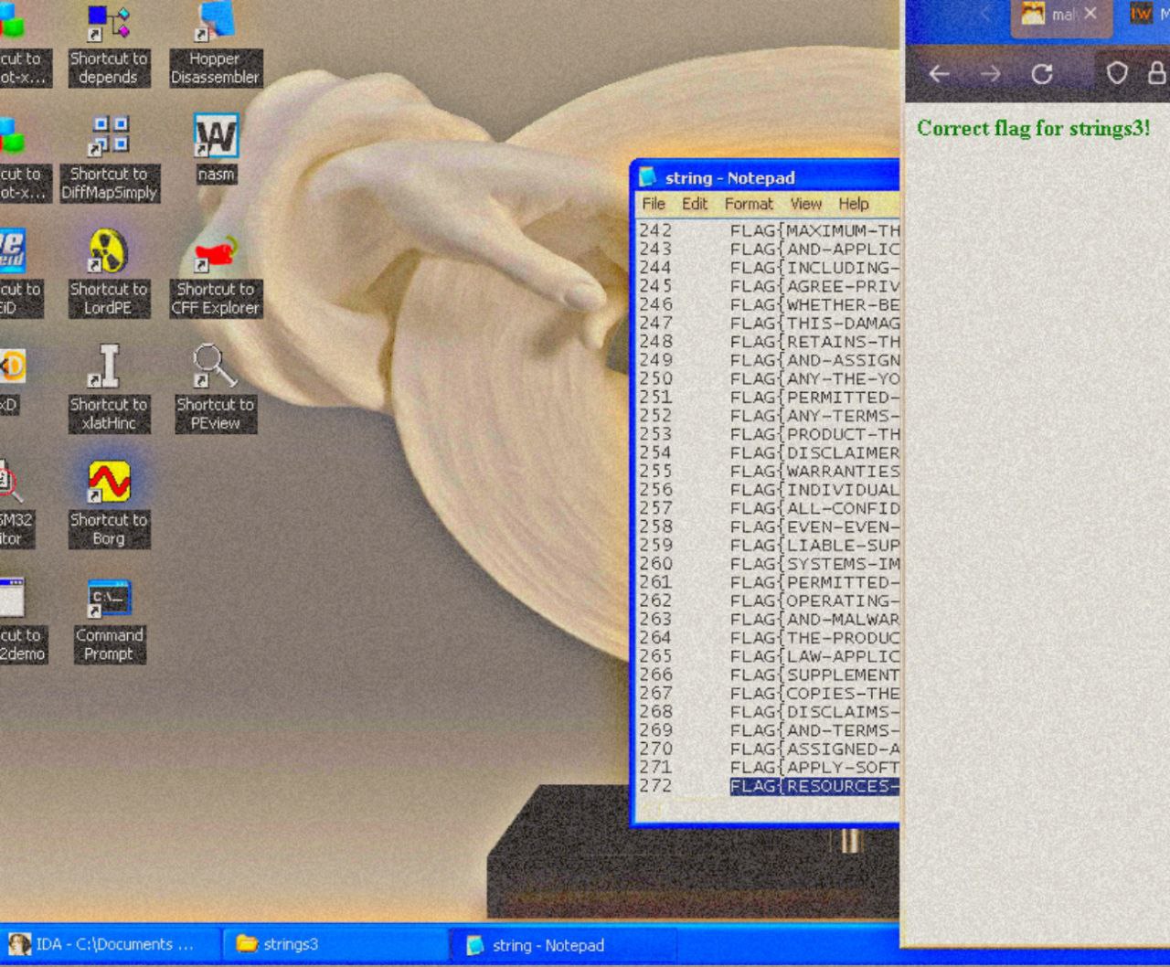 Escritorio Windows retro con herramientas de reversing: Hopper, NASM, LordPE, CFF Explorer